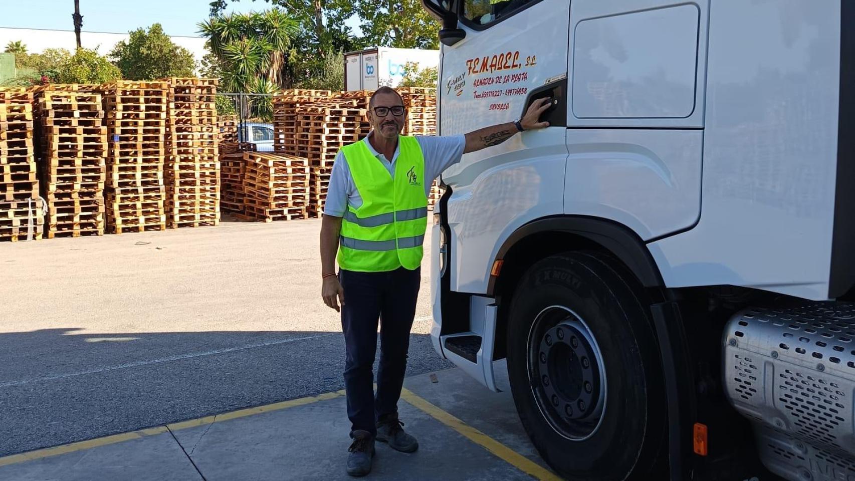 El trabajador destaca que el sueldo de los camioneros ha bajado a lo largo de los años.