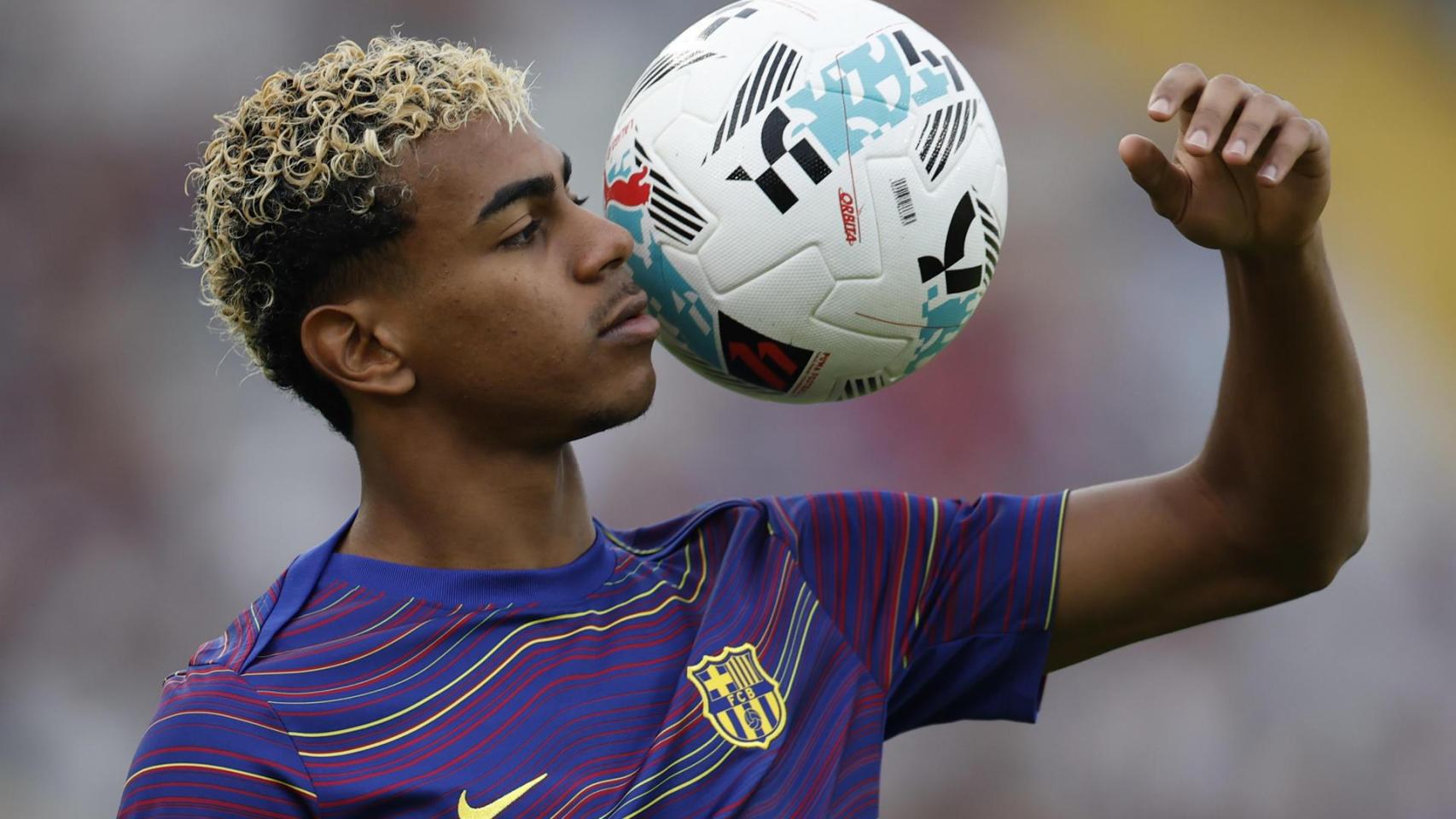 Lamine Yamal, en un calentamiento