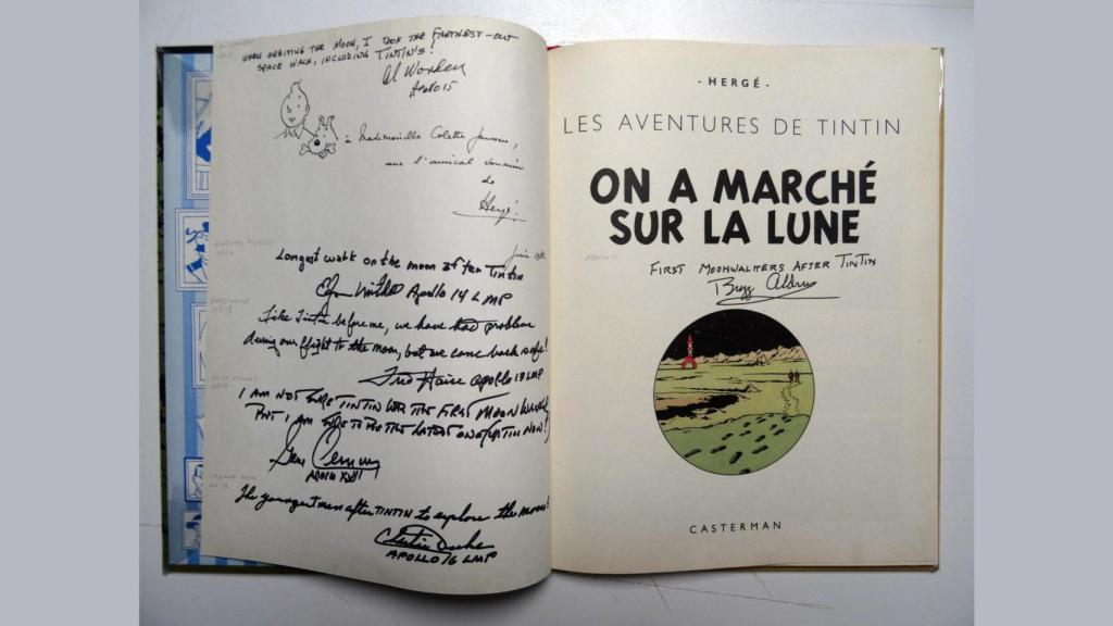 El cómic de Tintín subastado por 71.000 € con las firmas de los astronautas. Foto: Catawiki