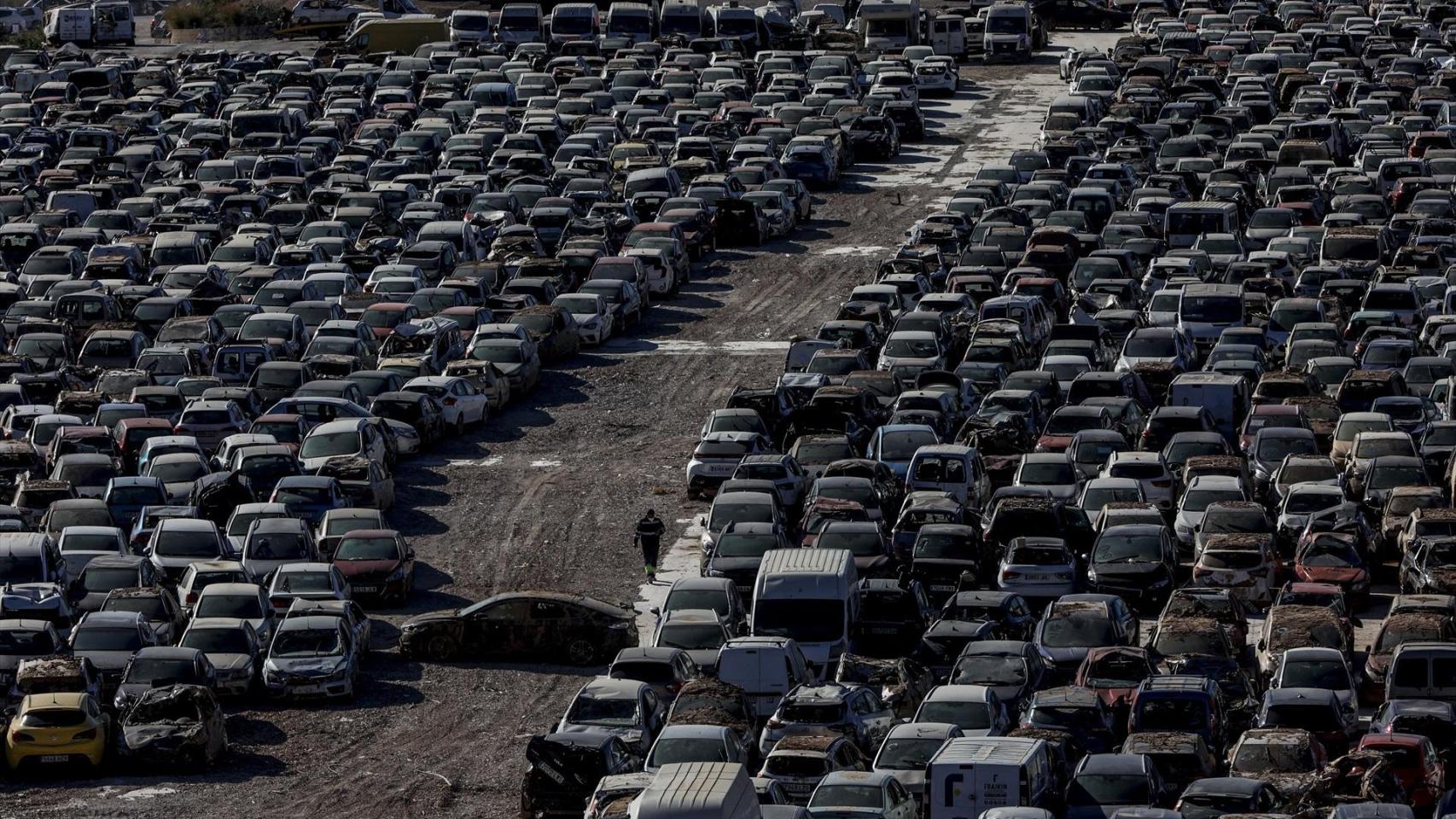Campa de coches afectados por la dana. Rober Solsona / Europa Press