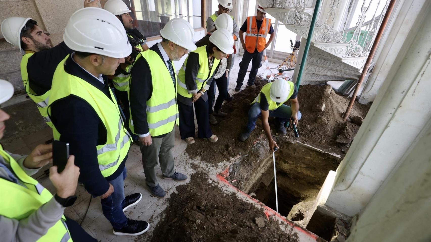 La conselleira de Economía e Industria, María Jesús Lorenzana, visita obras del Pazo de Lourizán