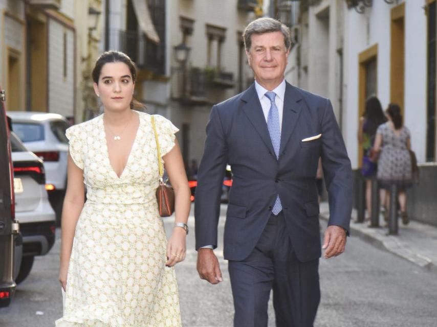 Bárbara y Cayetano, llegando a una boda familiar en 2023.