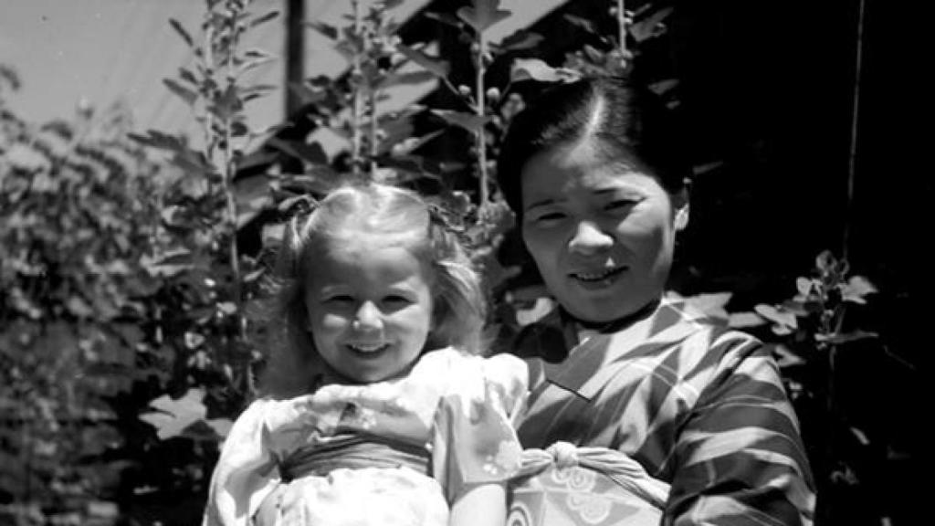 Dacia y su hermana en Japón.