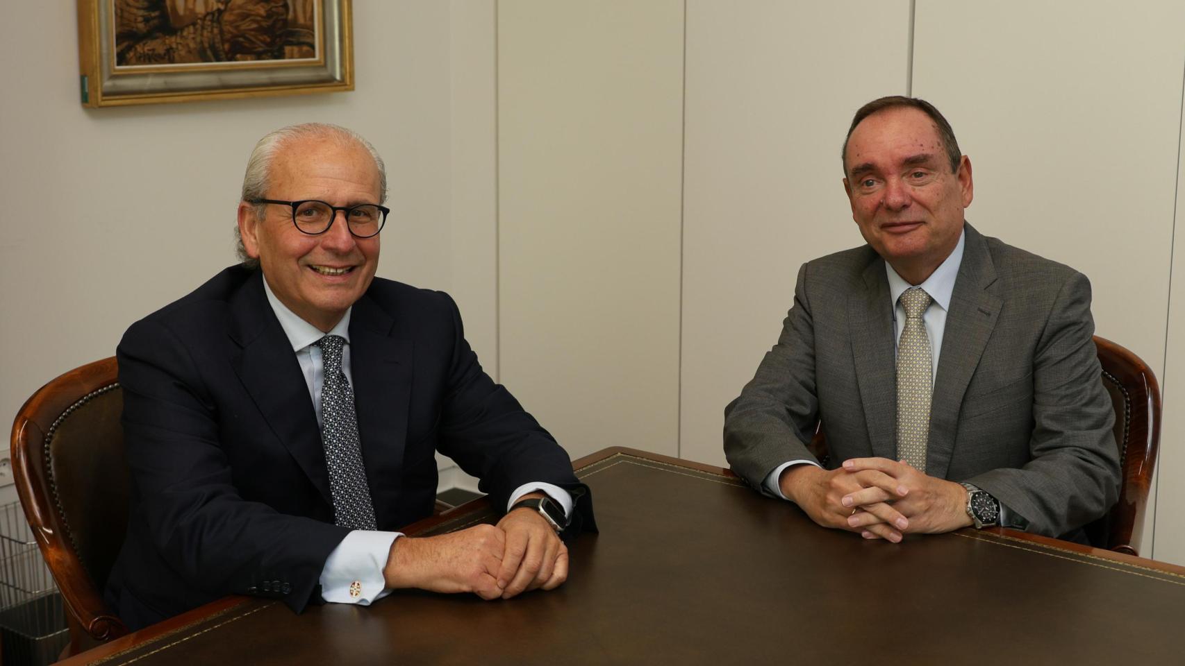 Reunión entre Cajaviva Caja Rural y FAE.