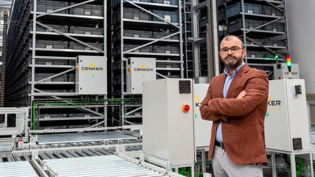 Daniel España en las instalaciones de su empresa.