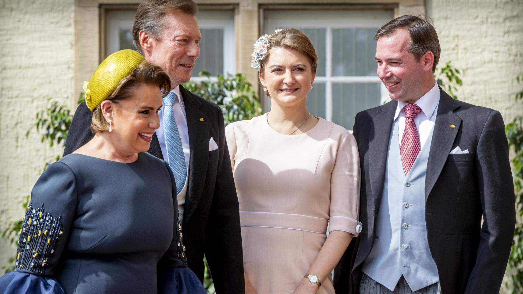 Los Grandes Duques salientes y los nuevos Grandes Duques en un acto en 2019.