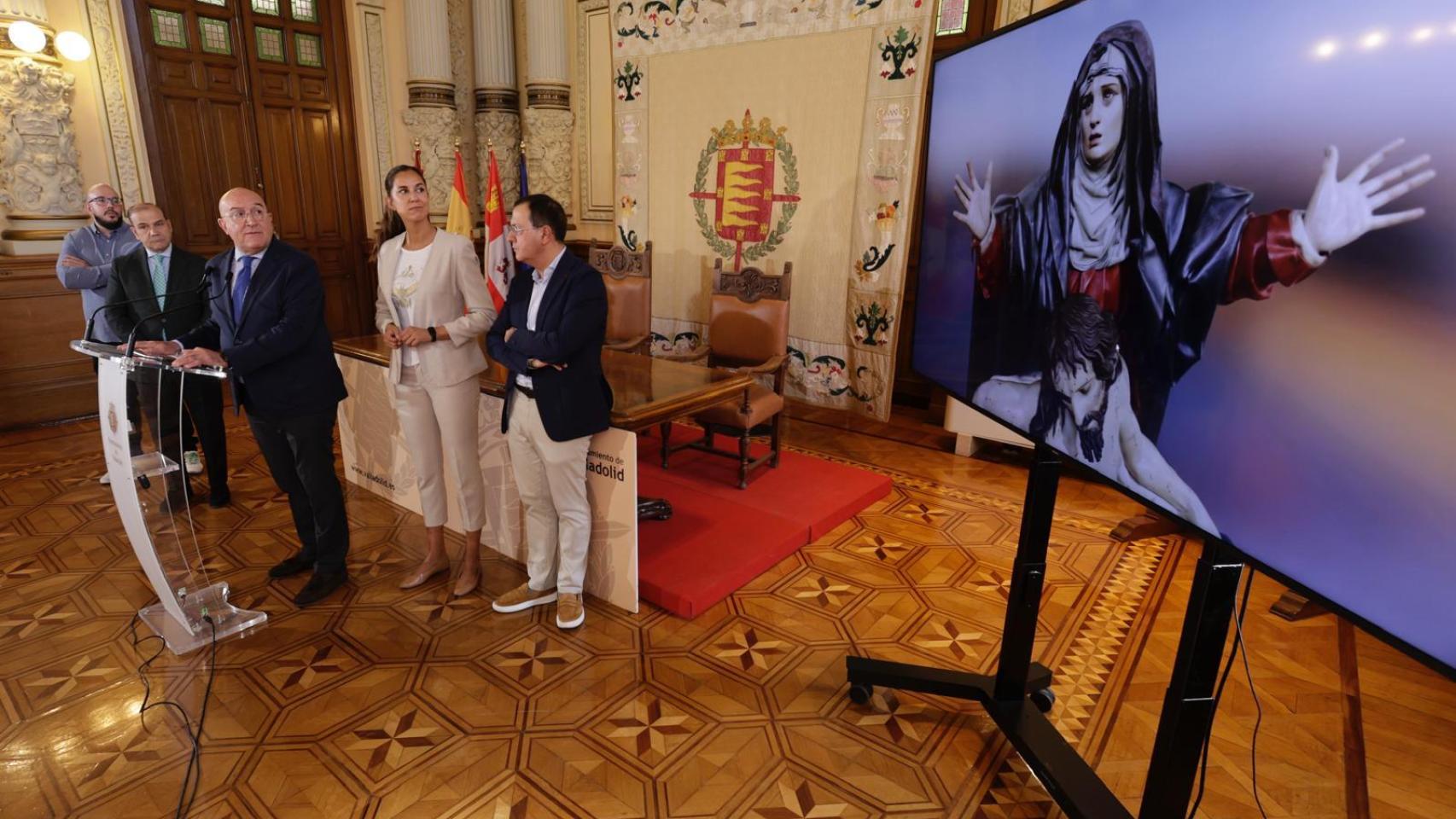 El alcalde de Valladolid, Jesús Julio Carnero, presenta el proyecto pionero que digitaliza las tallas de la Semana Santa de Valladolid