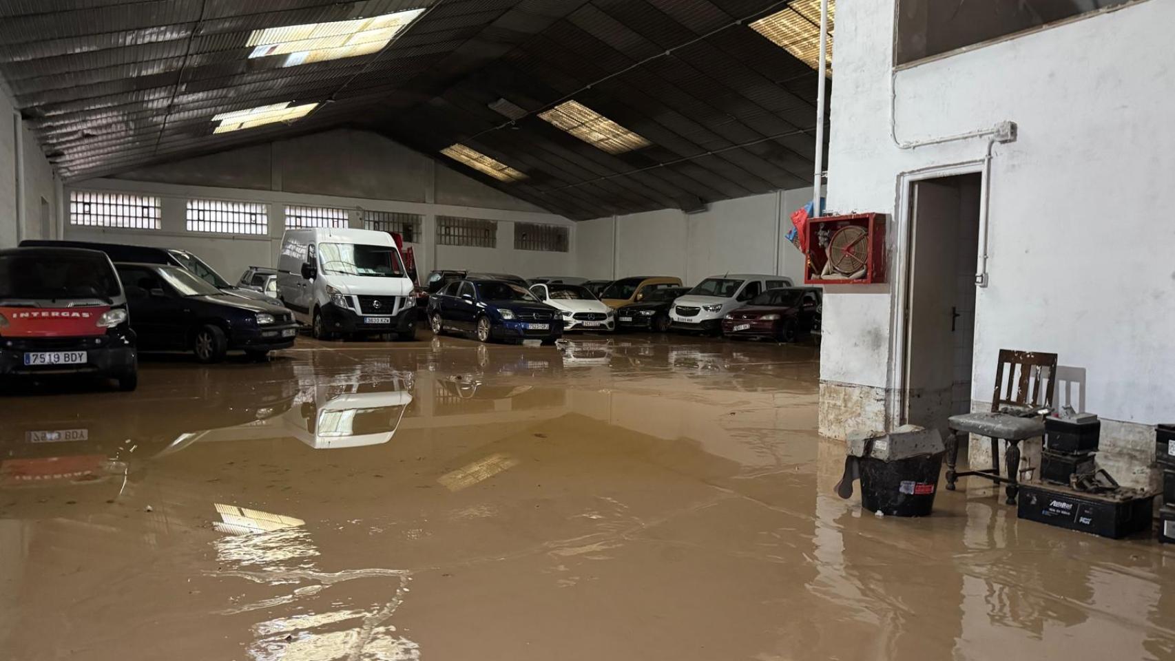 Garajes inundados por las tormentas de este domingo.