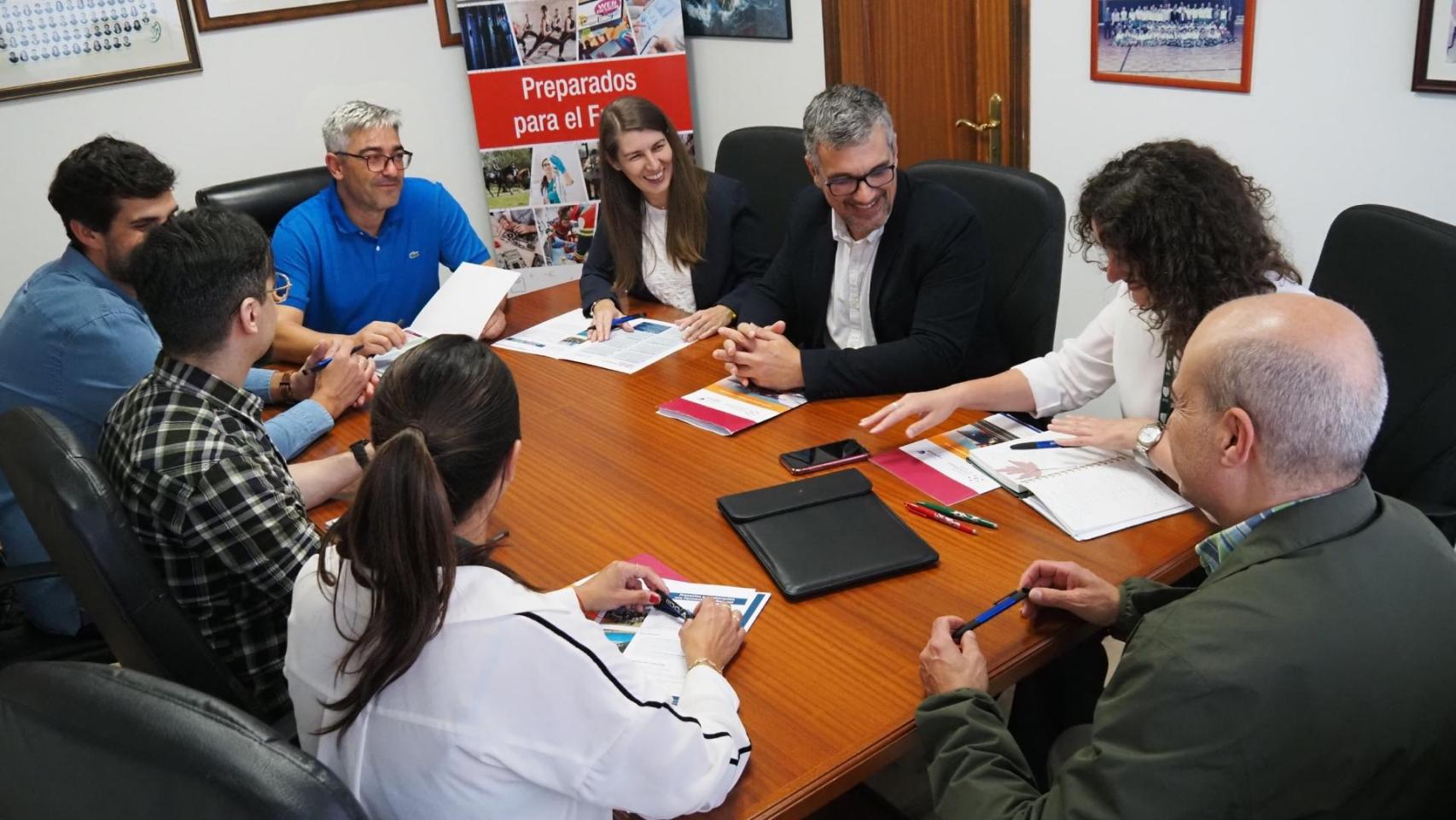 El Liceo La Paz de A Coruña se une al Clúster da función loxística de Galicia.