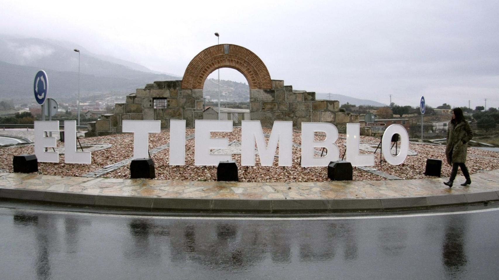Entrada principal a la localidad abulense de El Tiemblo
