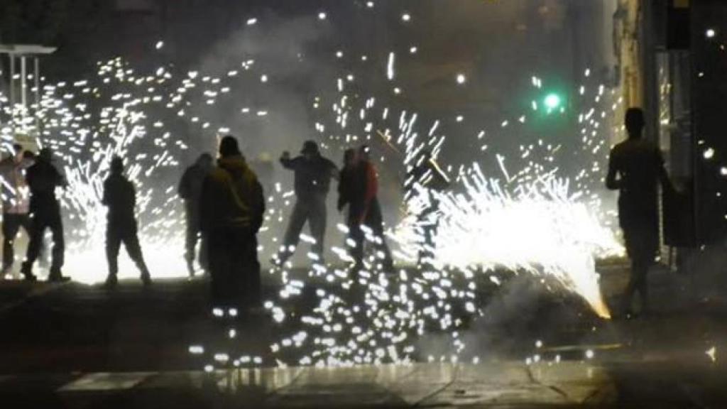 Imagen de Youtube del lanzamiento de carretillas, un artefacto pirotécnico, durante las Fiestas de la Puebla de Soto (Murcia).