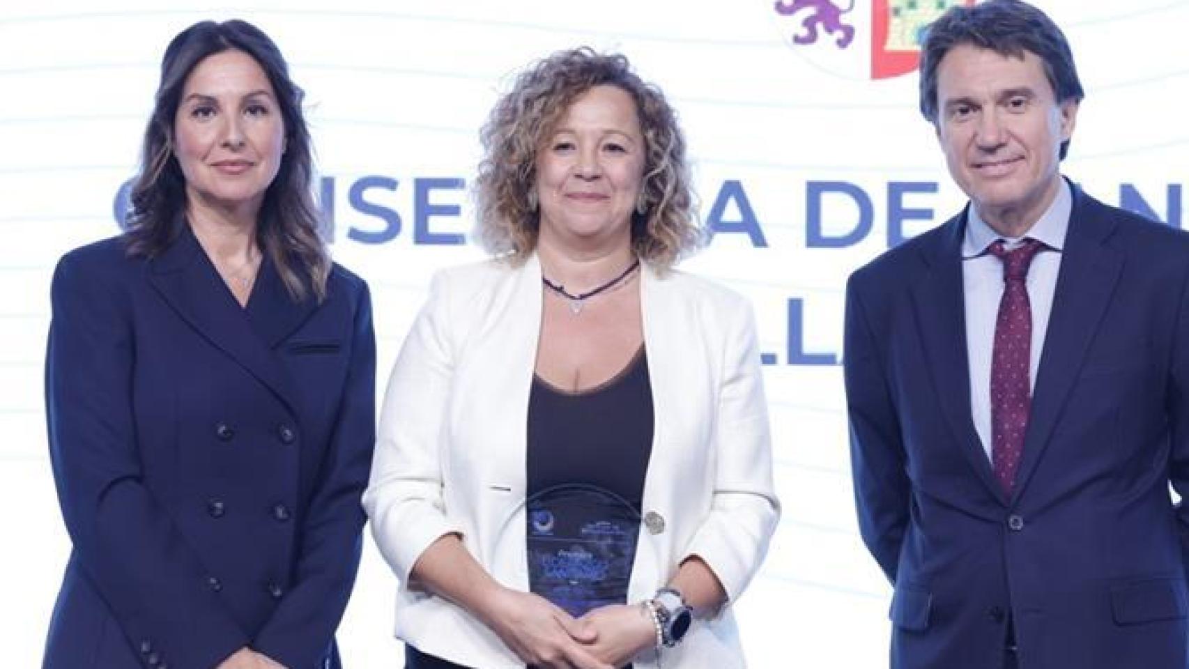 Premio en Salud Mental a la Consejería de Sanidad de Castilla y León recoge Silvia Fernández,directora general de asistencia sanitaria y Humanización de CyL