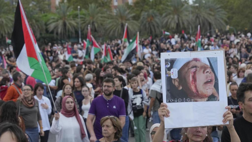 Miles de personas contra genocidio israelí y la detención de la Flotilla en Barcelona.