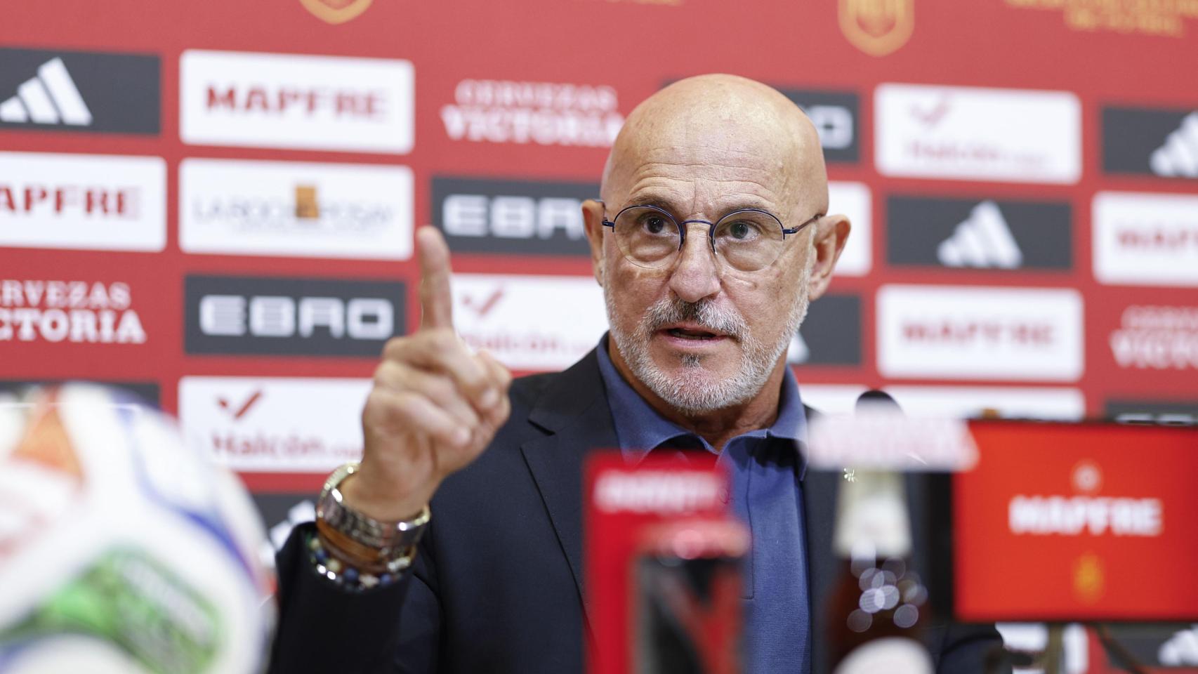 Luis De la Fuente responde a una pregunta en la rueda de prensa.