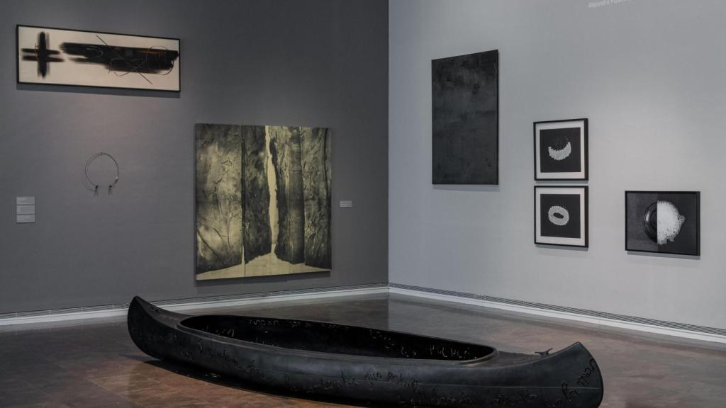 General view of the exhibition Inhabit the shadows. Photo: Juan García