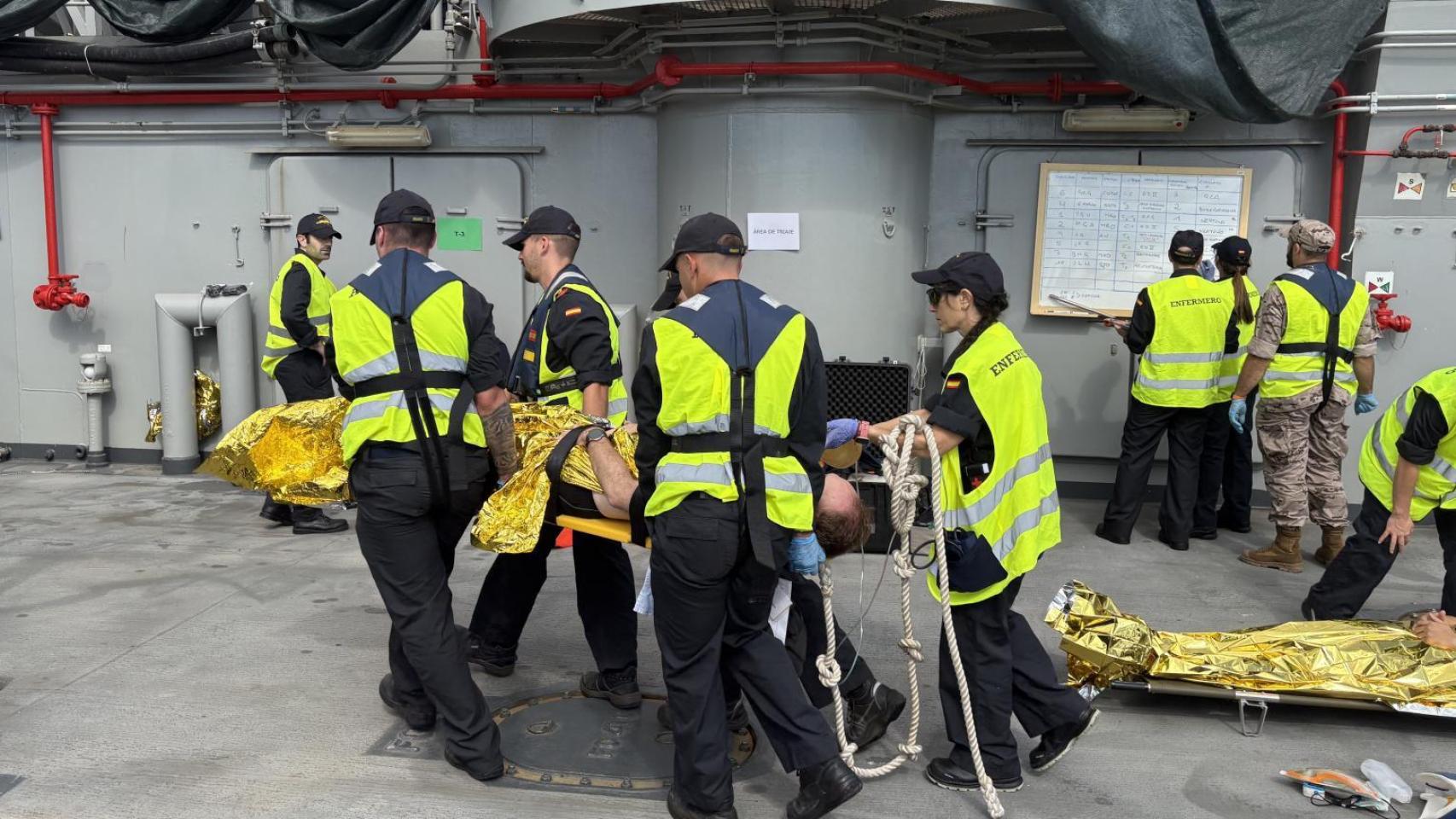 Ejercicio de tratamiento médico a bordo del buque A-62 'Cartagena'