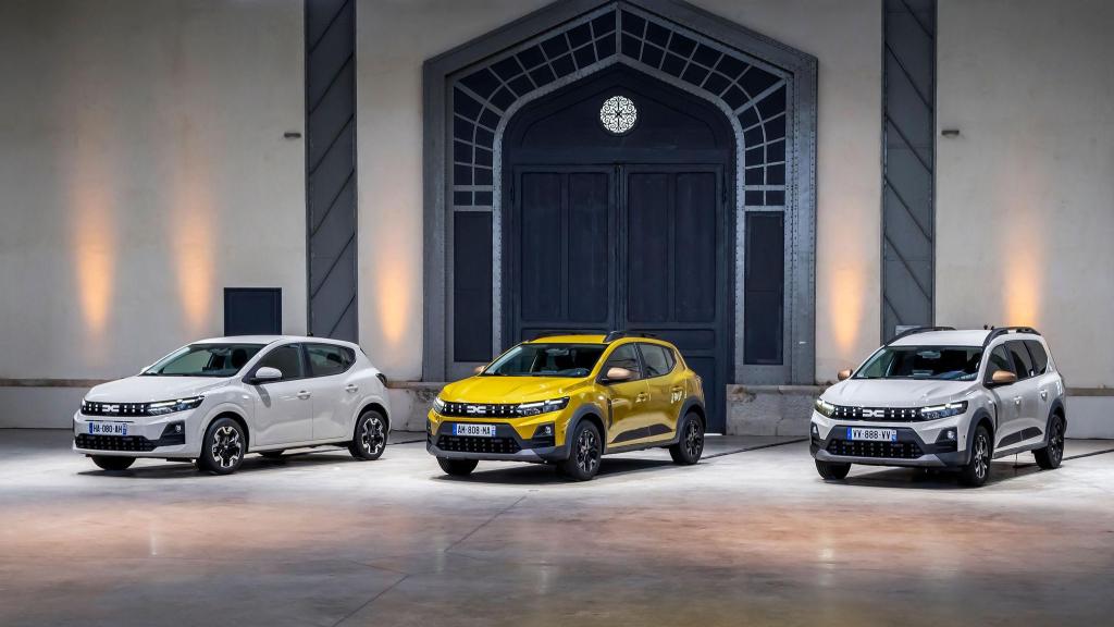 De izquierda a derecha: los nuevos Dacia Sandero, Sandero Stepway y Jogger