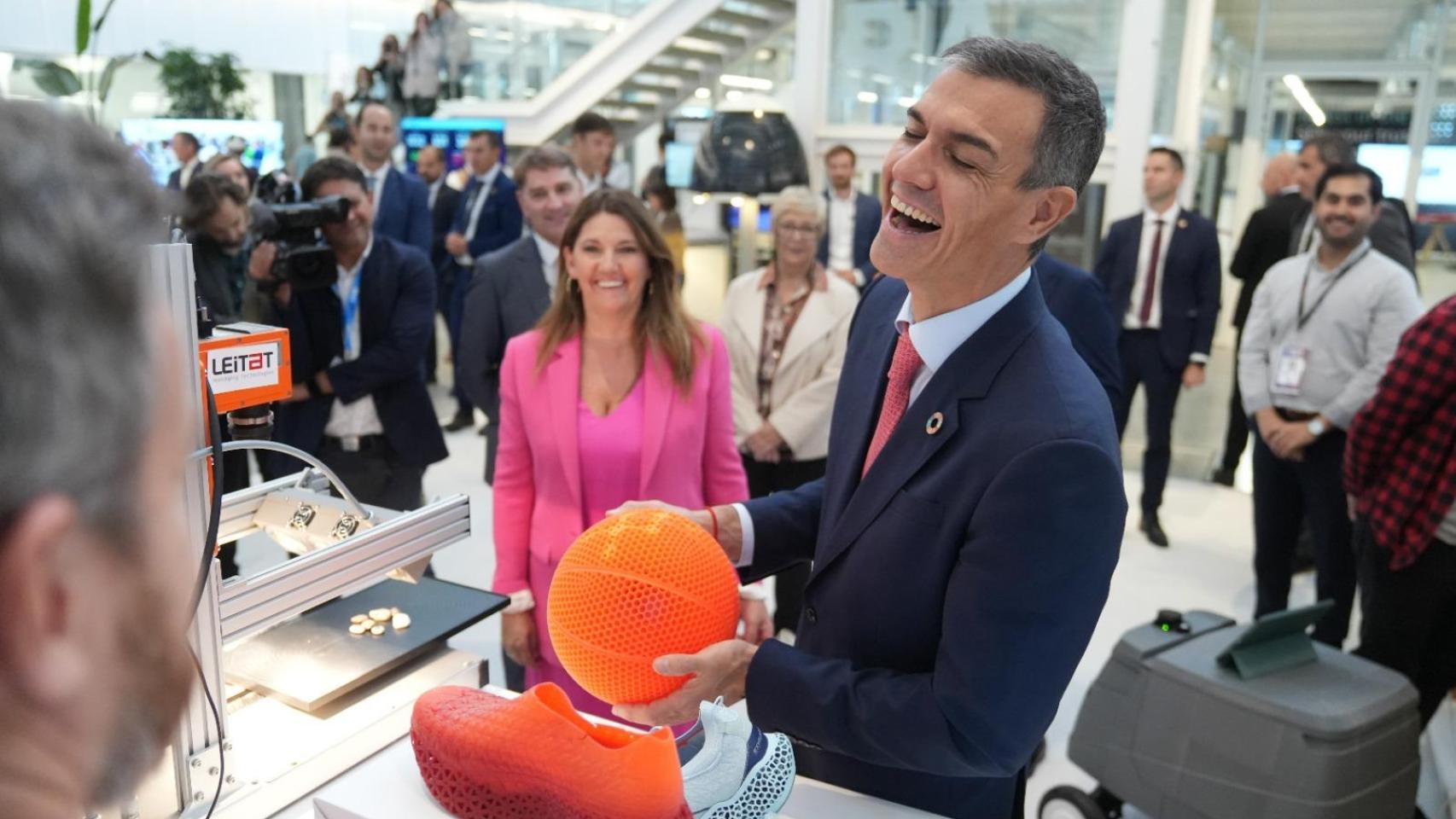 Sánchez y el Gobierno impulsan una estrategia de elecciones anticipadas aunque insisten en la idea de ir a las urnas en 2027