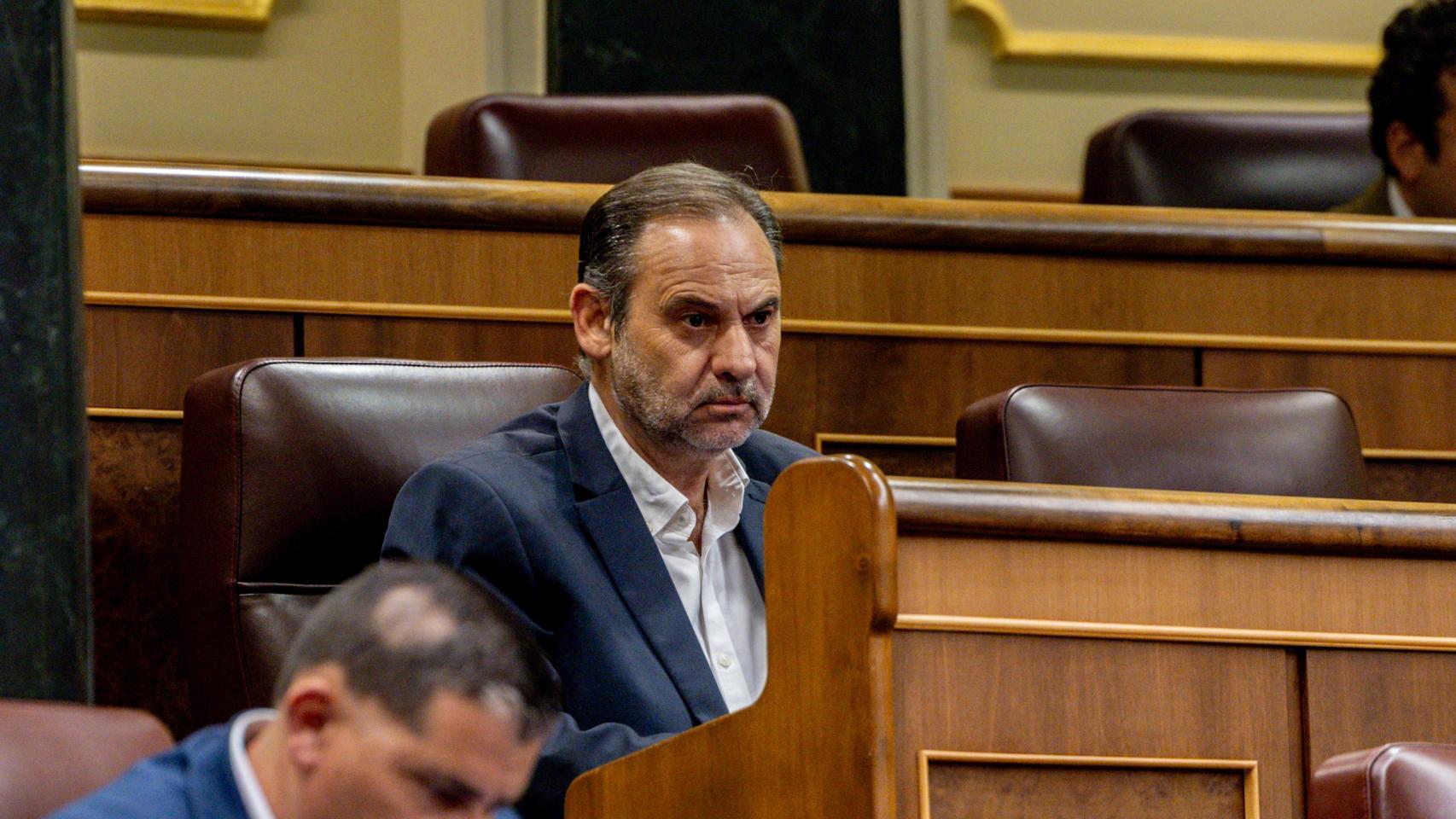Ábalos Defiende Pagos en Metálico del PSOE y Acusa a la UCO de Informe 