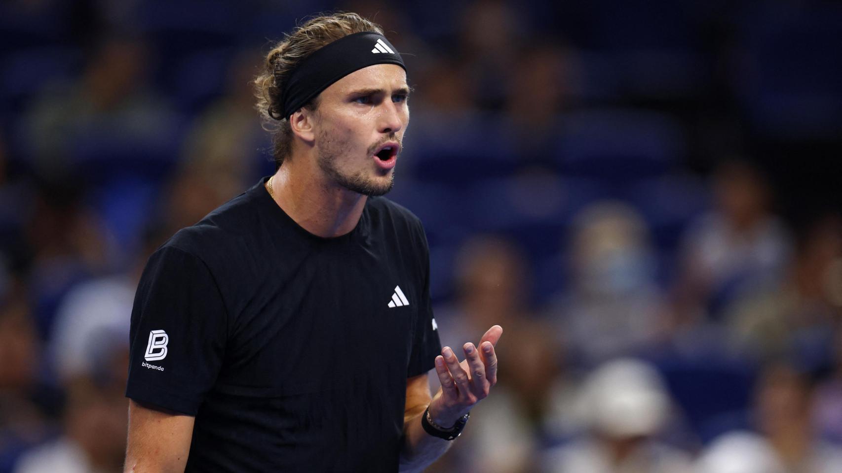 Zverev, enfadado con el juez de silla durante su partido ante Medvedev en el Abierto de China.