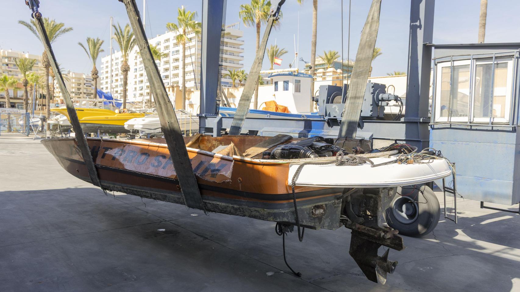 Así ha quedado la embarcación tras la deflagración.