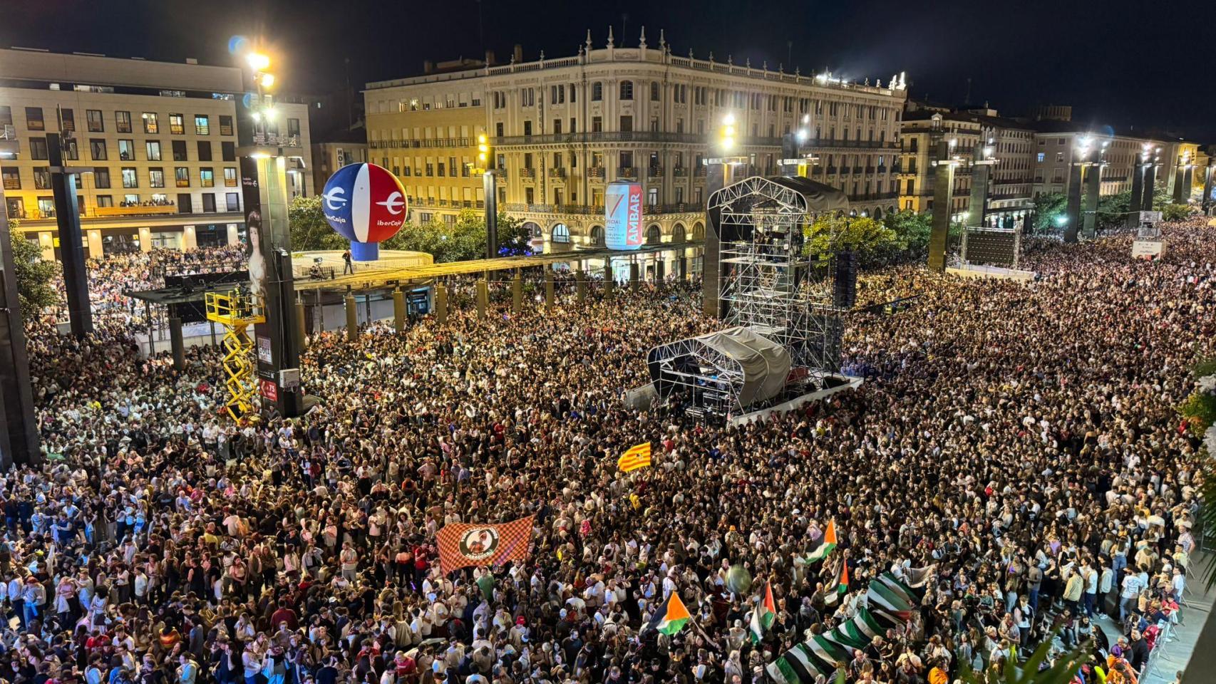 La plaza del Pilar durante el pregón de las Fiestas 2025.