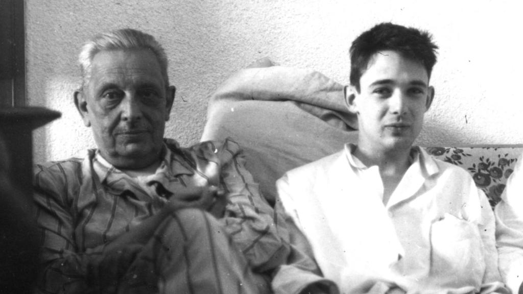 Giuseppe Tomasi di Lampedusa  y un jovencísimo Gioacchino Lanza Tomasi, en 1955. Foto: Acantilado