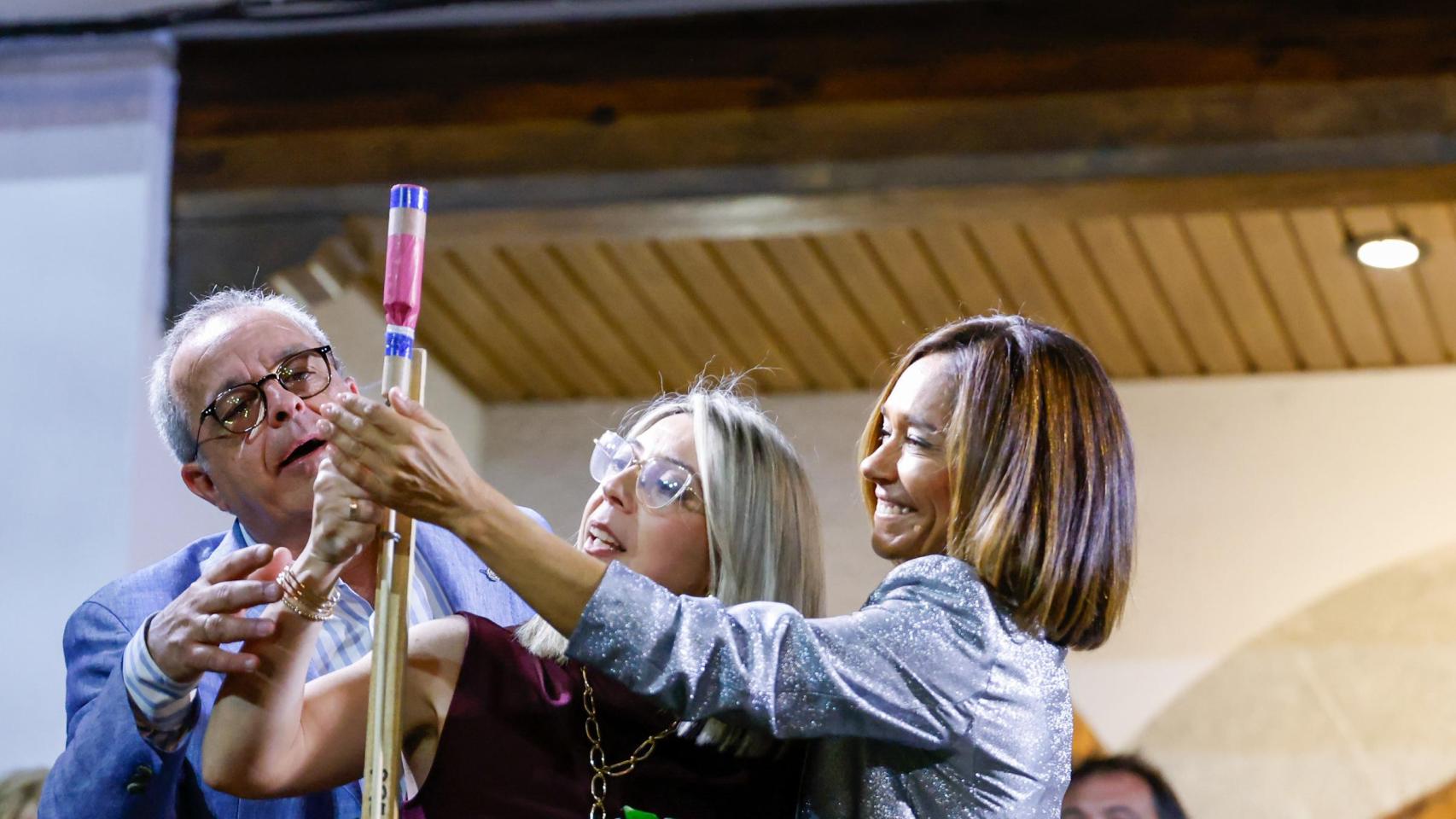 Explosión de diversión y color en el desfile de carrozas de Olías del Rey