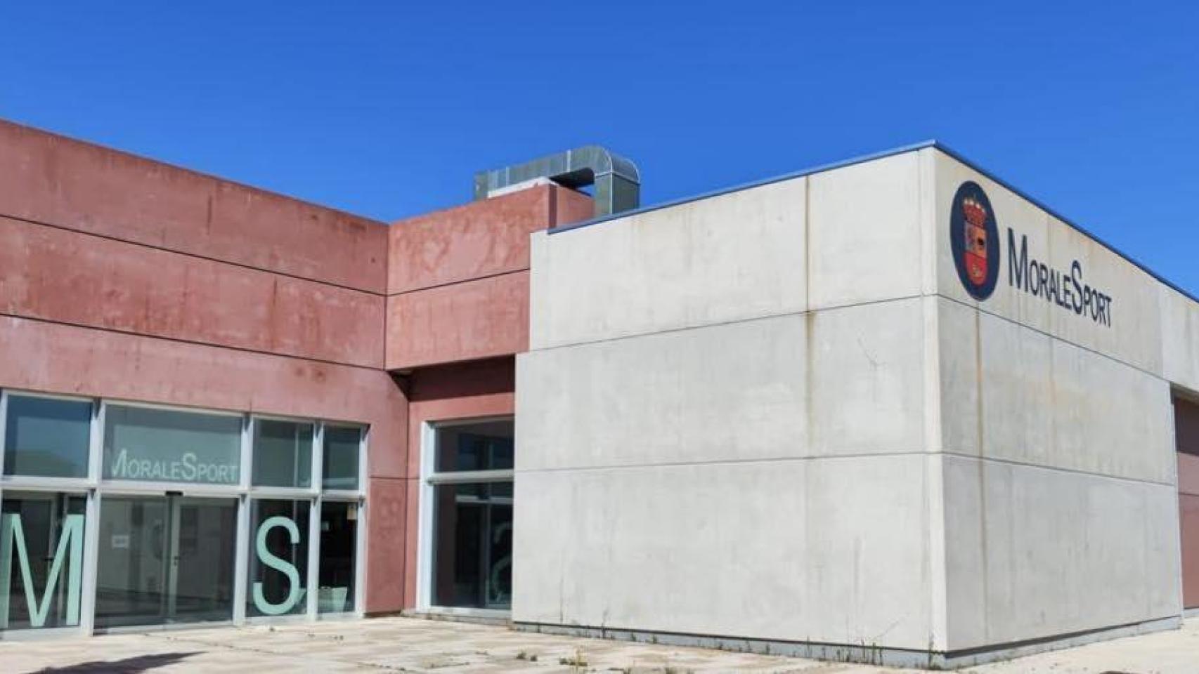 Instalaciones del centro deportivo de Morales del Vino antes de la reforma