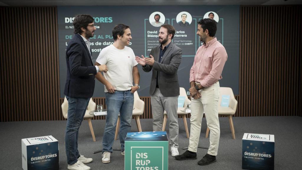 David Blázquez (AWS), Alberto Iglesias (DISRUPTORES), Carlos Herrera (Cabify) y Jesús Ibañez (Spherag) en la mesa redonda organizada por este periódico.