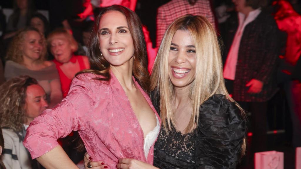 Nuria Fergó con su compañera y amiga, Natalia Rodríguez, de Operación Triunfo.