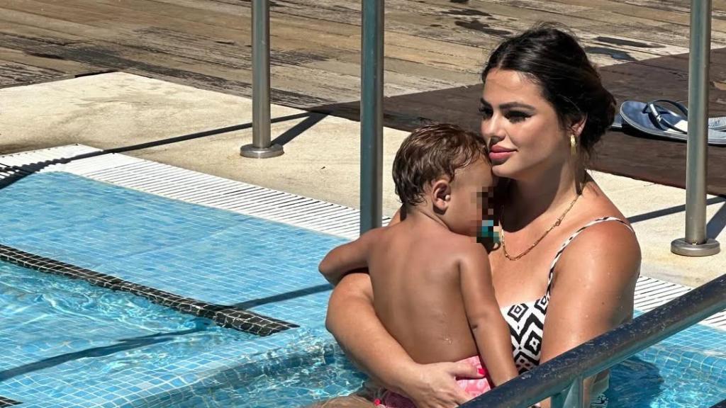 Marisa Jara con su hijo en una imagen de sus redes sociales.