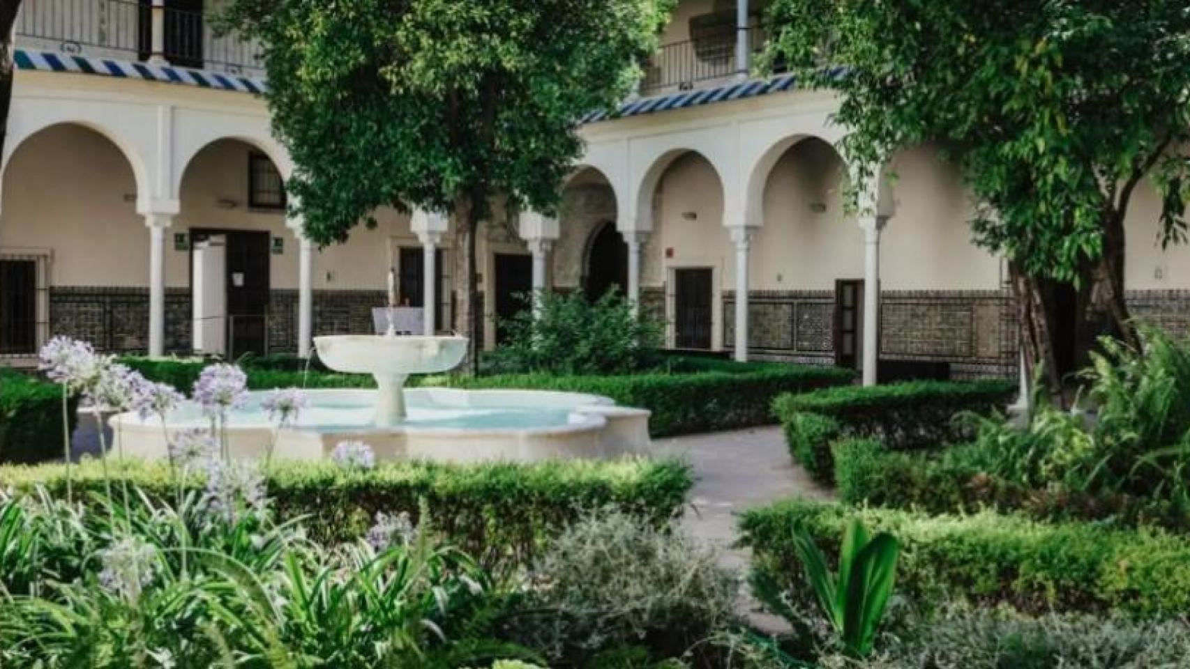 Uno de los patios del convento de Santa Clara.