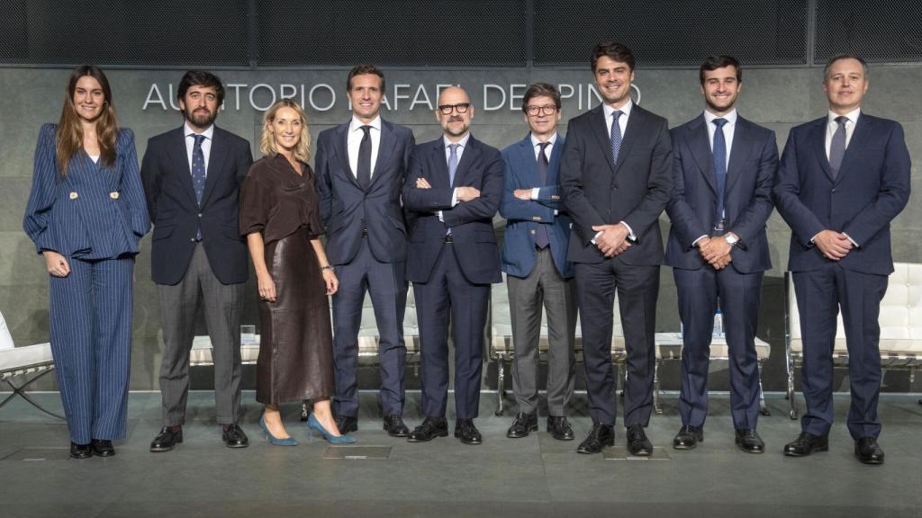 El equipo de Hyperion tras su primer Día del Inversor, con Ricardo Gómez-Acebo Botín (segundo por la izquierda) y Pablo Casado (cuarto).