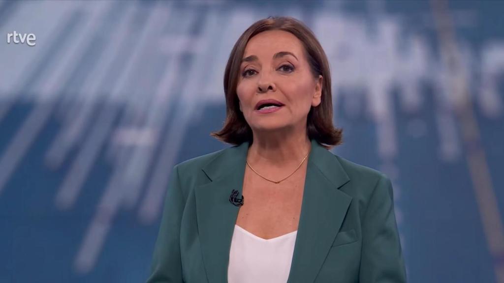 Pepa Bueno presentando el Telediario 2.