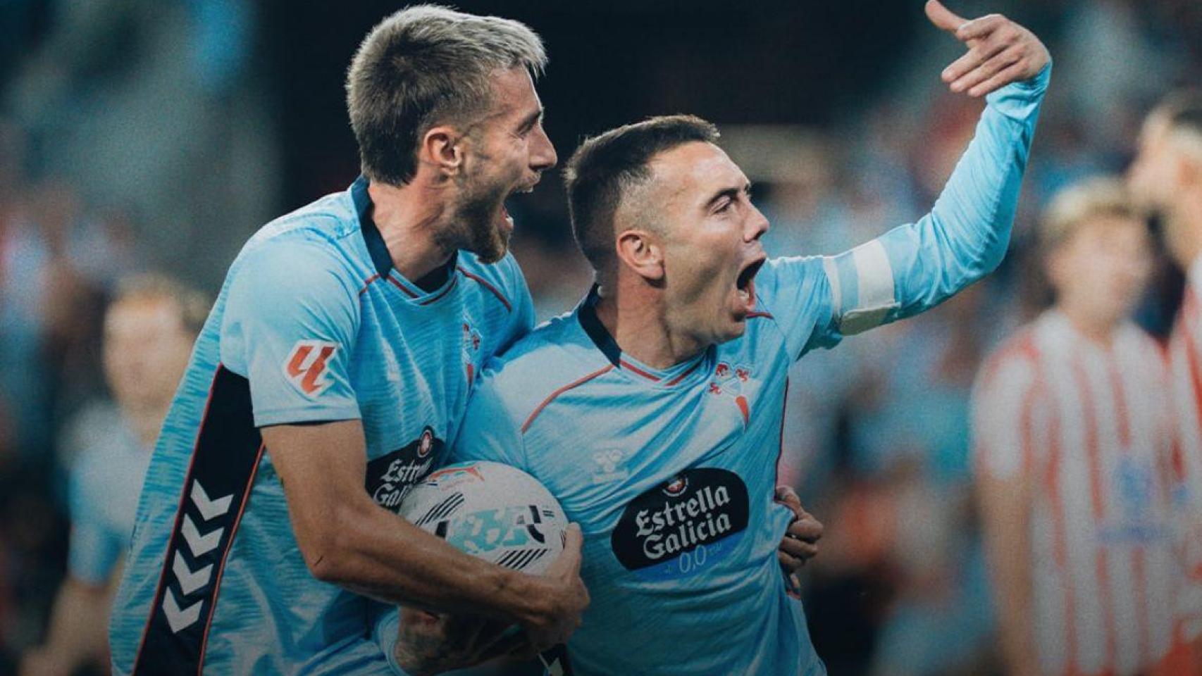 Iago Aspas y Óscar Mingueza celebran el gol frente al Atlético de Madrid