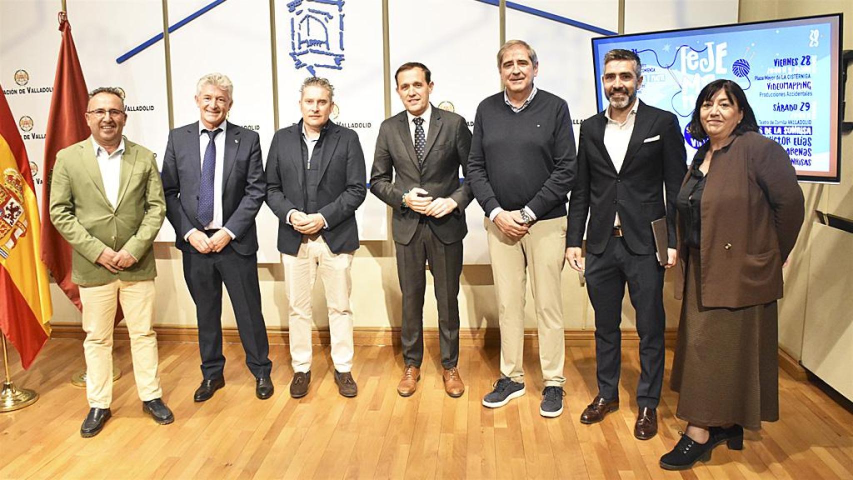 Fotografía de familia de la presentación del Tejemaneje Fest