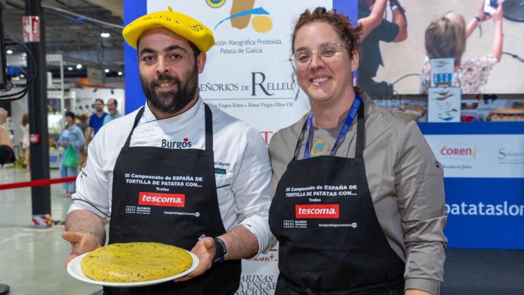 Ricardo Martín con su tortilla premiada