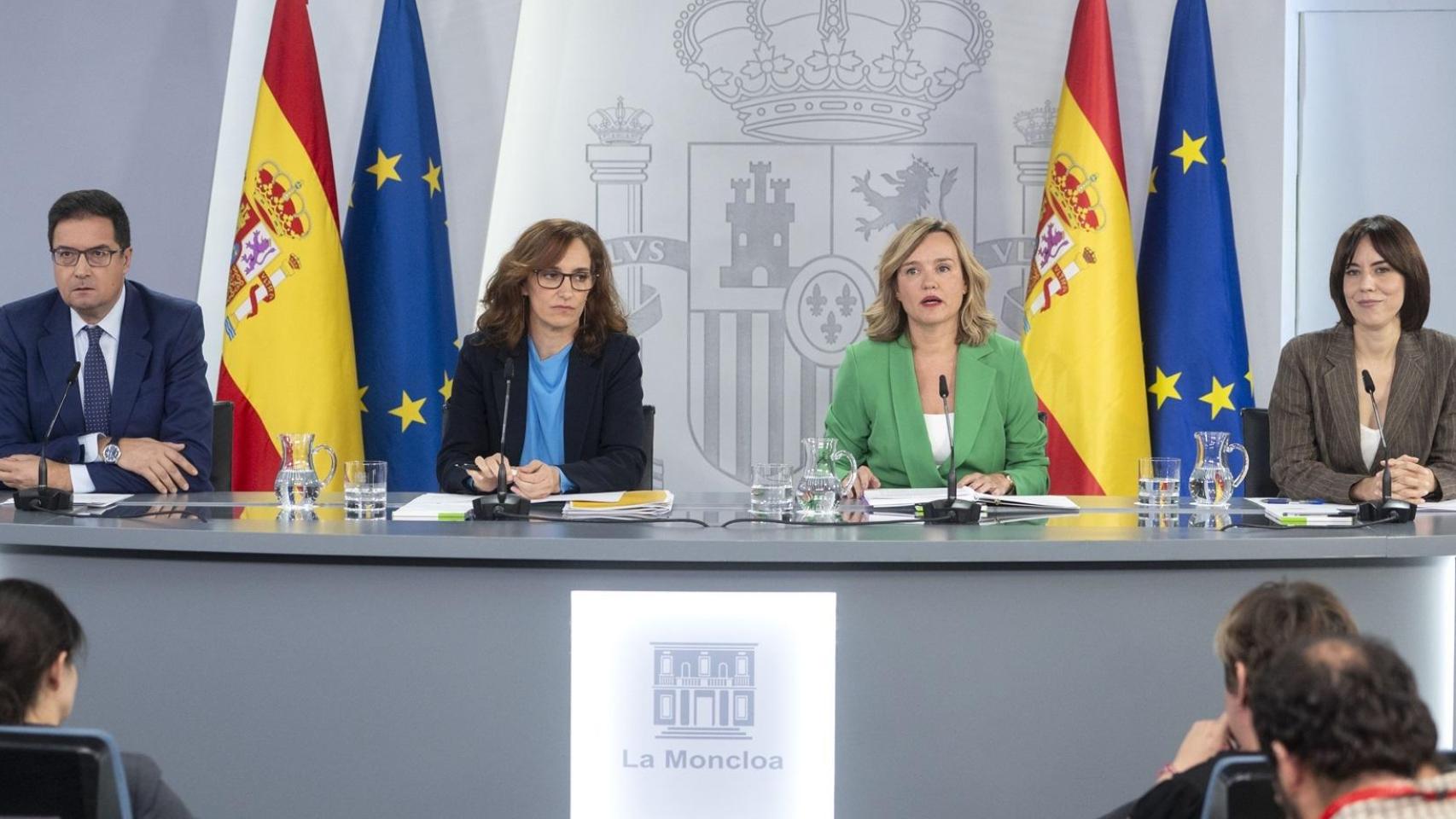 Óscar López, Mónica García, Pilar Alegría y Diana Morant en Moncloa, el martes tras la reunión del Consejo de Ministros.