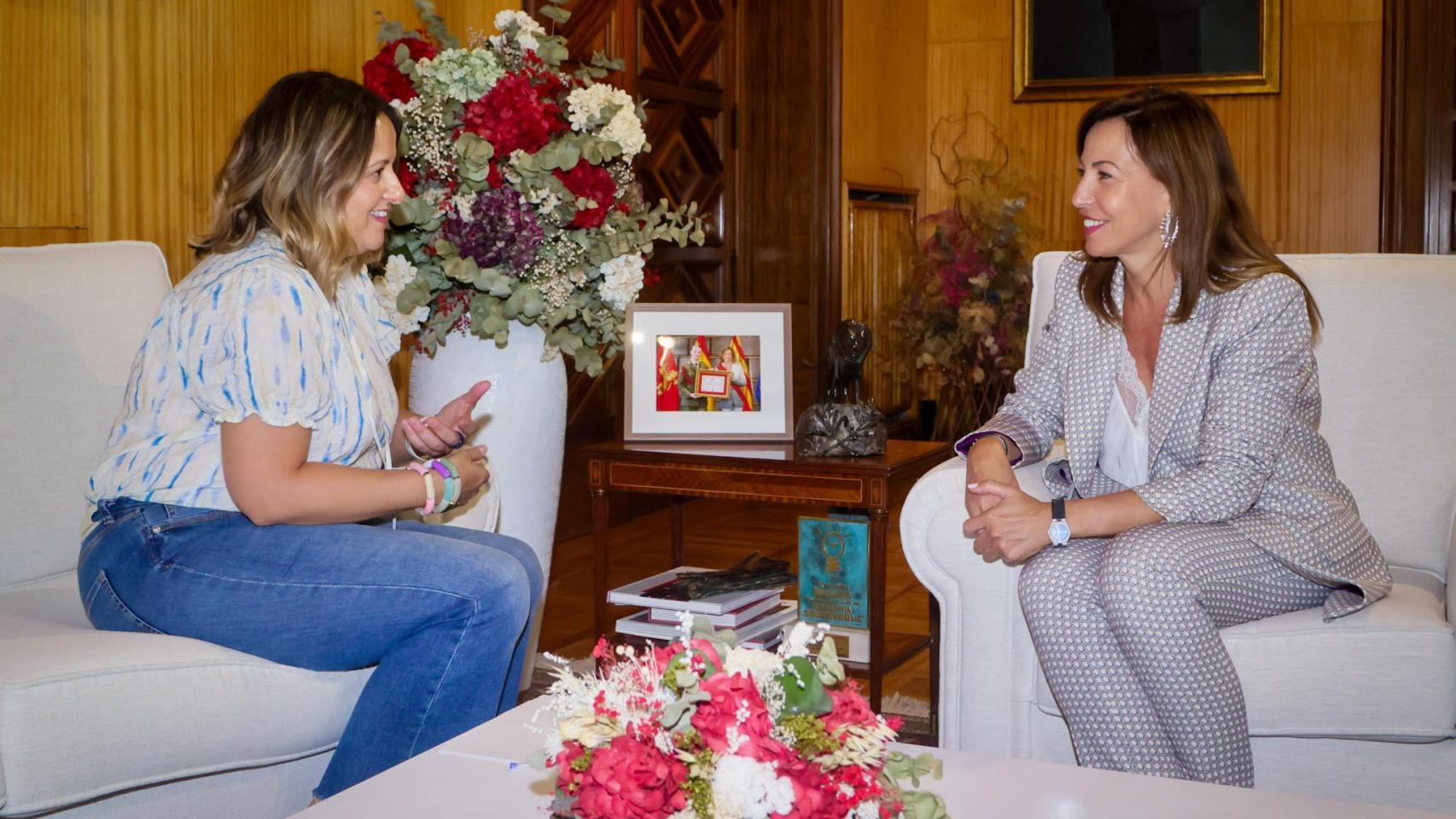 La alcaldesa de Zaragoza en su reunión con Elena Tomás (ZeC) a principios de septiembre.