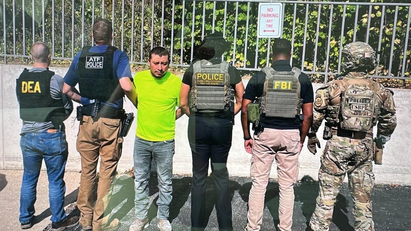 El DHS asegura que una pandilla de Chicago ofreció una recompensa de 10 mil dólares por matar al jefe de la Patrulla Fronteriza