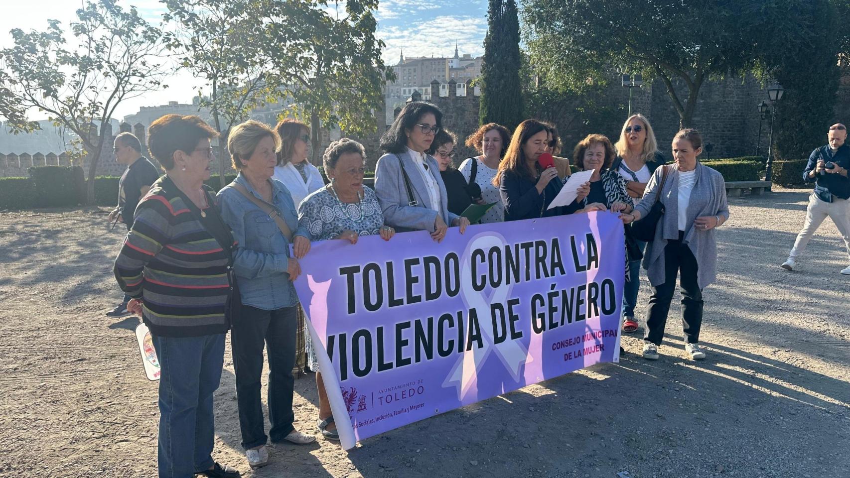 La concejala Marisol Illescas junto a la exconcejala del PP y presidenta de Red Madre Toledo, Sonsoles Garrido.