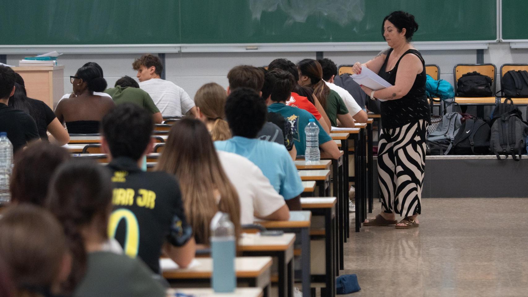Estudiantes de Bachillerato en las Pruebas de Acceso a la Universidad 2025. Europa Press / Jorge Gil