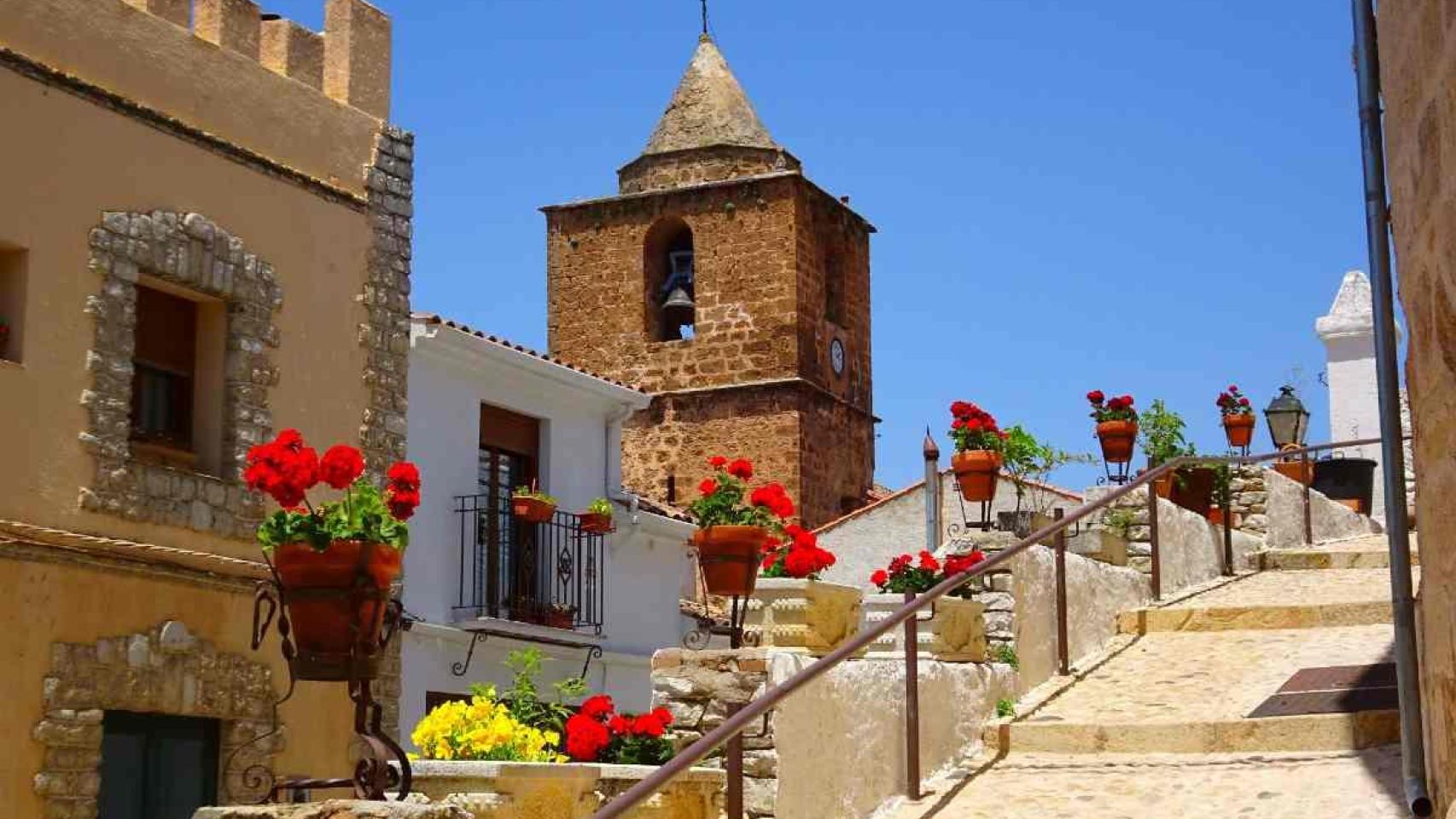 Una de las calles de Segura de la Sierra.