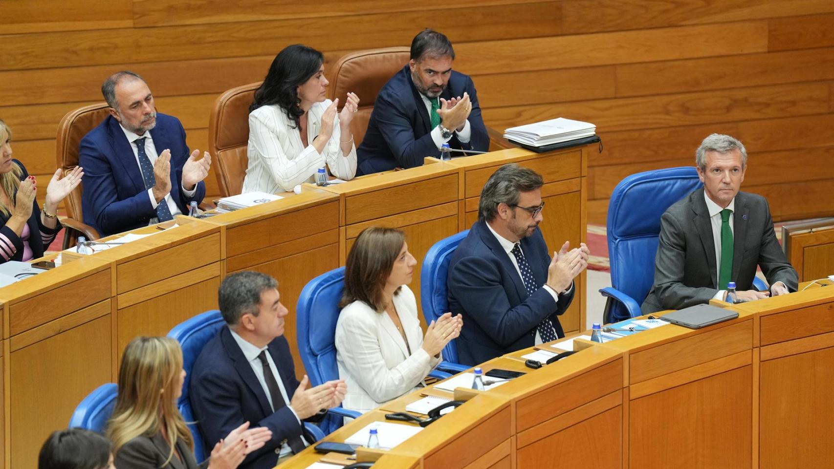 El presidente de la Xunta de Galicia, Alfonso Rueda, comparece en el Parlamento gallego, en una foto de archivo