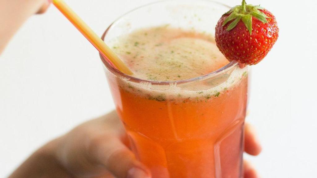 El zumo de fresa se emplea en la elaboración de la kombucha. Rawpixel.