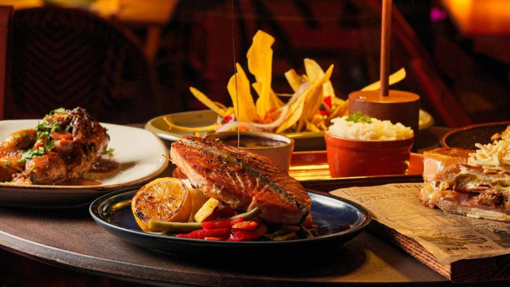 En este lugar, el espíritu caribeño se siente desde el primer bocado.