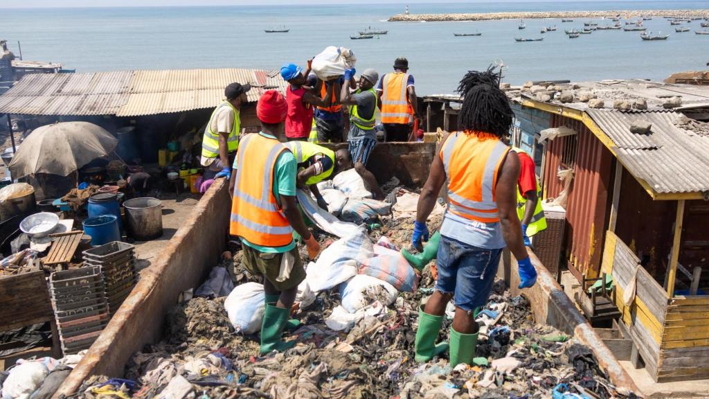 'Speak Volumes' busca visibilizar el excuso de producción textil y sus impactos.