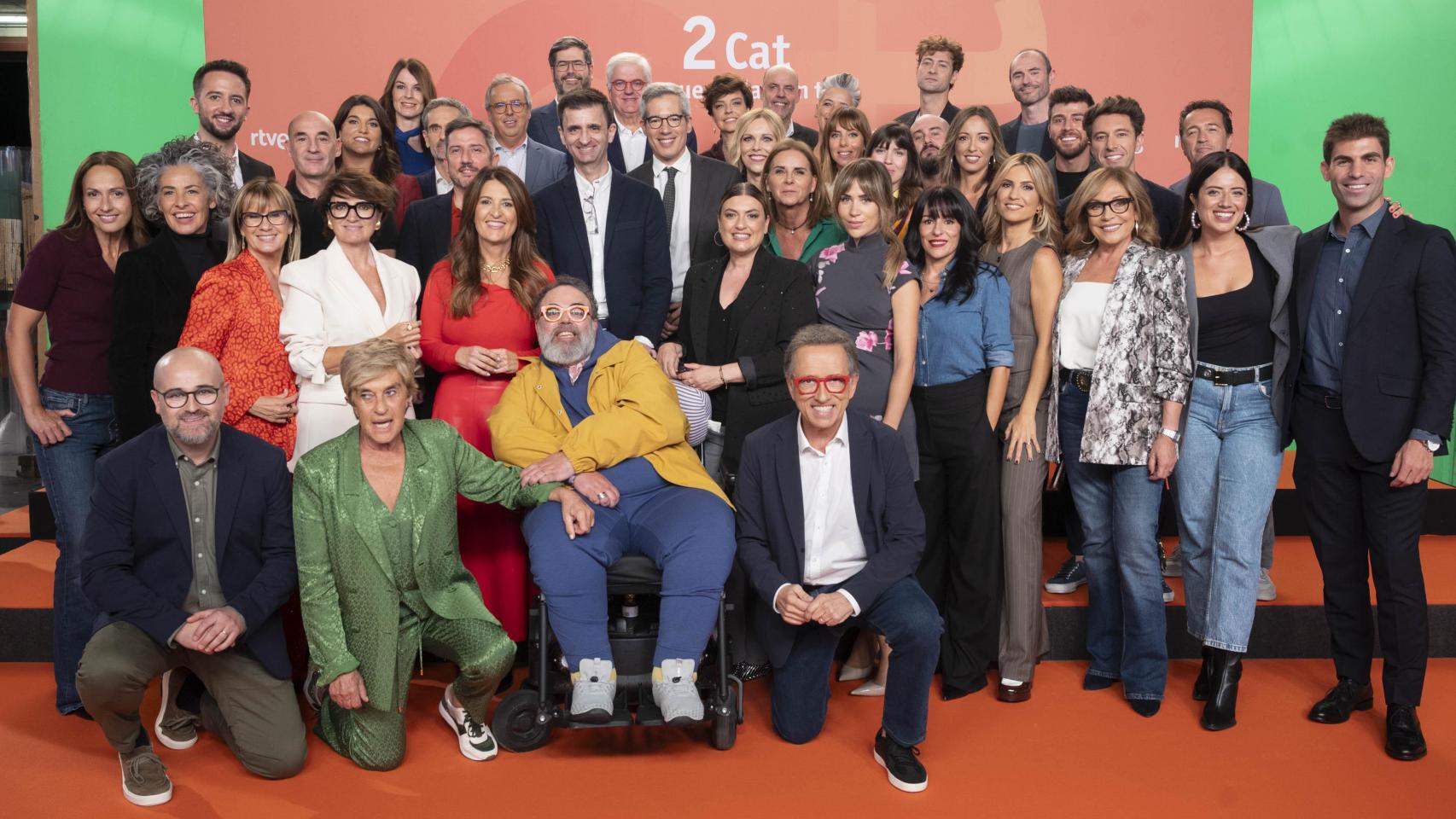 Foto de familia de la presentación de contenidos de la 2Cat en los estudios de RTVE en San Cugat del Vallés (Barcelona).