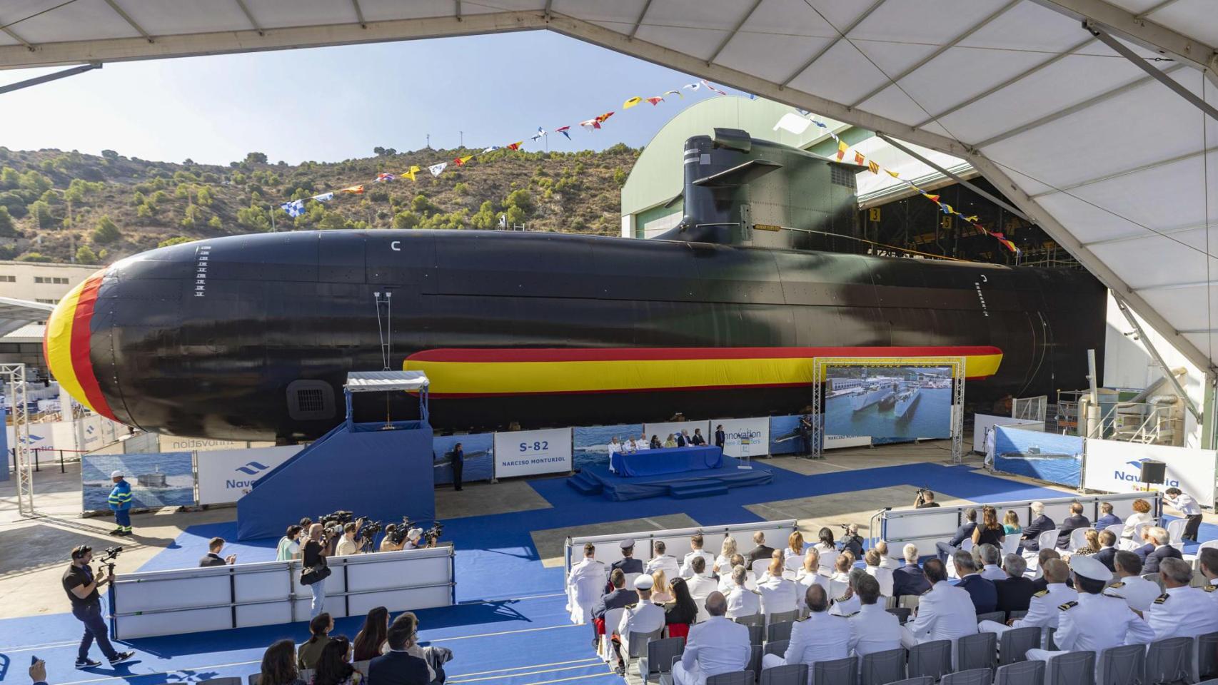 El submarino S-82 Narciso Monturiol durante el acto de puesta a flote